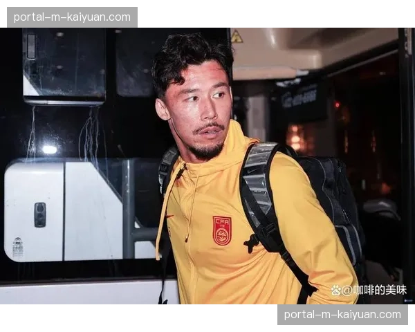 更衣室领袖:通讯稿揭秘老将张琳芃在年轻化海港队中的传帮带作用 更衣室领袖:通讯稿揭秘老将张琳芃在年轻化海港队中的传帮带作用