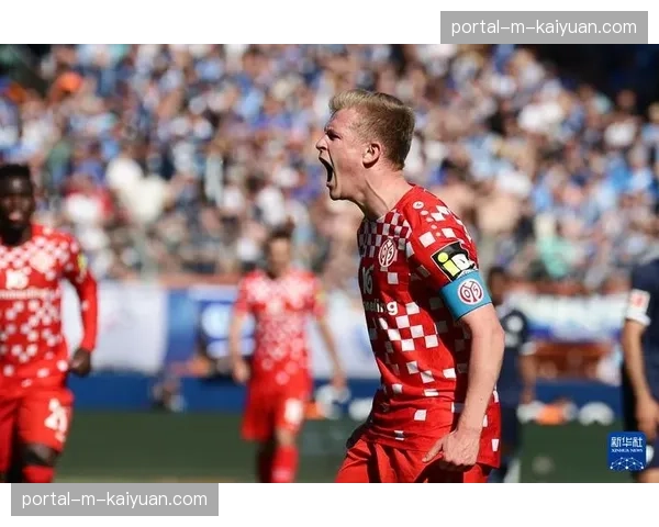 半场数据:美因茨控球率达65%,但射正次数落后于波鸿。 半场数据:美因茨控球率达65%,但射正次数落后于波鸿。